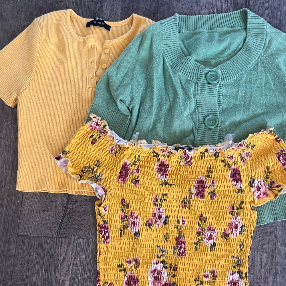 💵BUNDLE💵-3/$3 Women’s Shirt/Cardigan Bundle- 3 shirts for $3